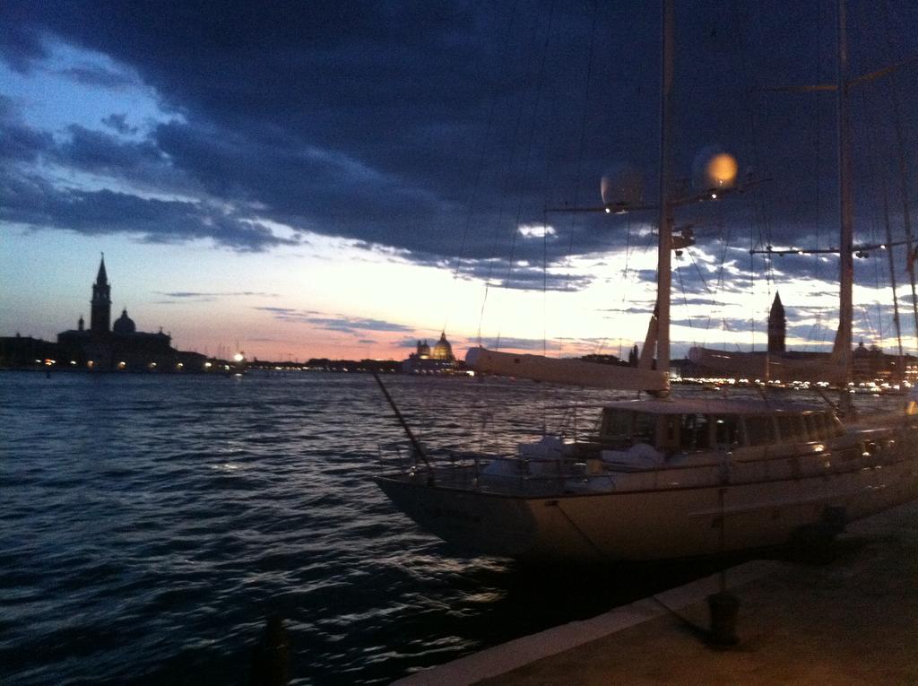 Marinaressa Biennale Terrazza Apartment Venice Luaran gambar